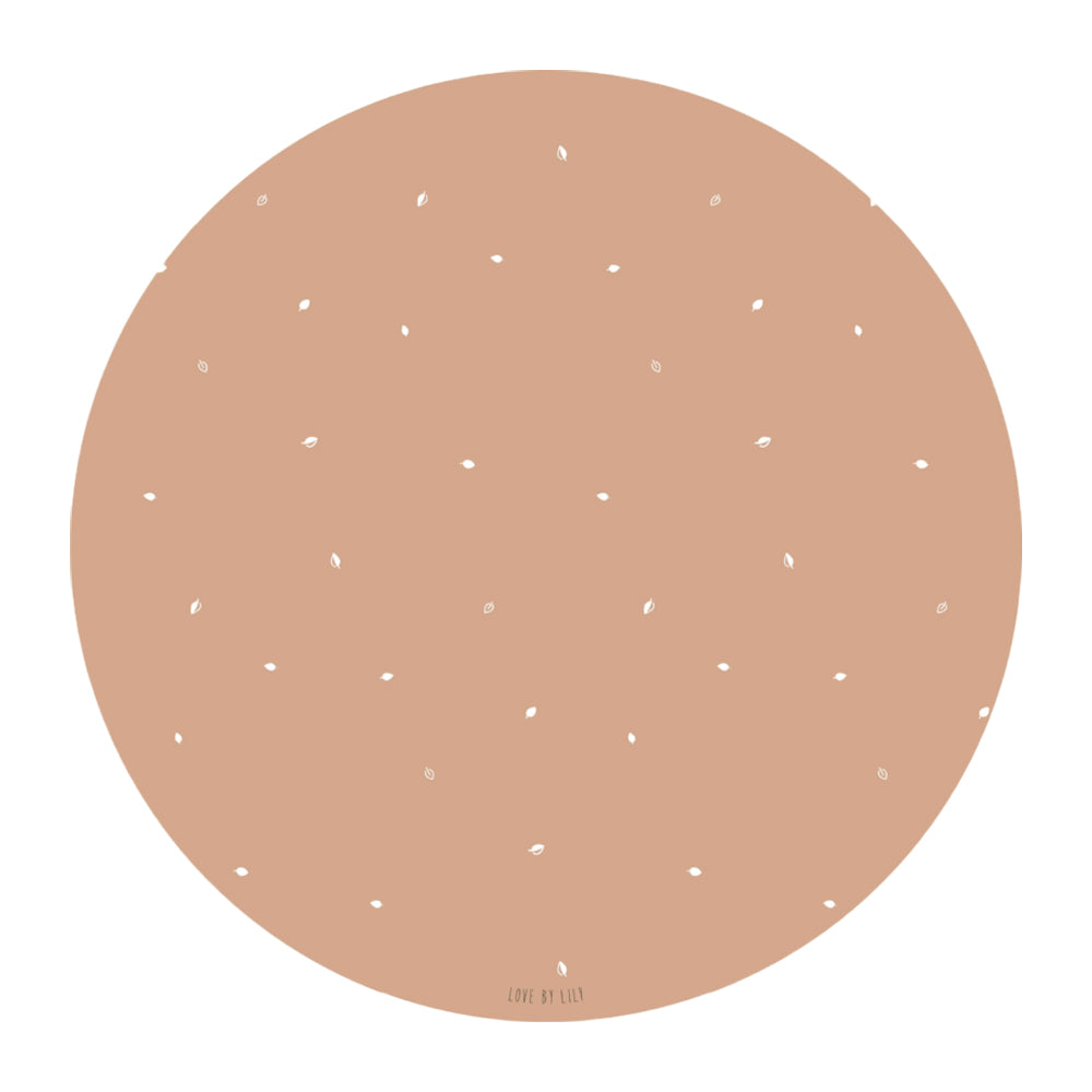 Love by Lily knoeimat bladeren rond