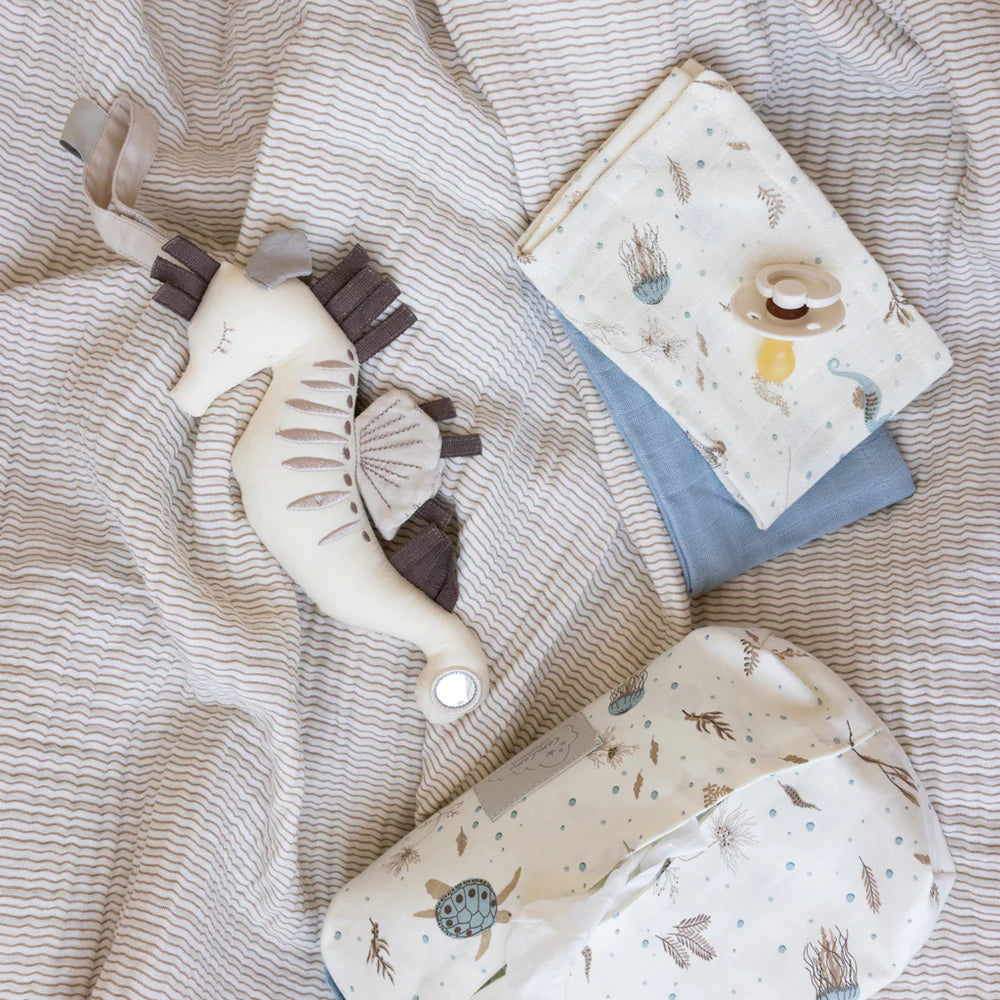 Cam Cam Copenhagen activiteiten speeltje seahorse antique white
