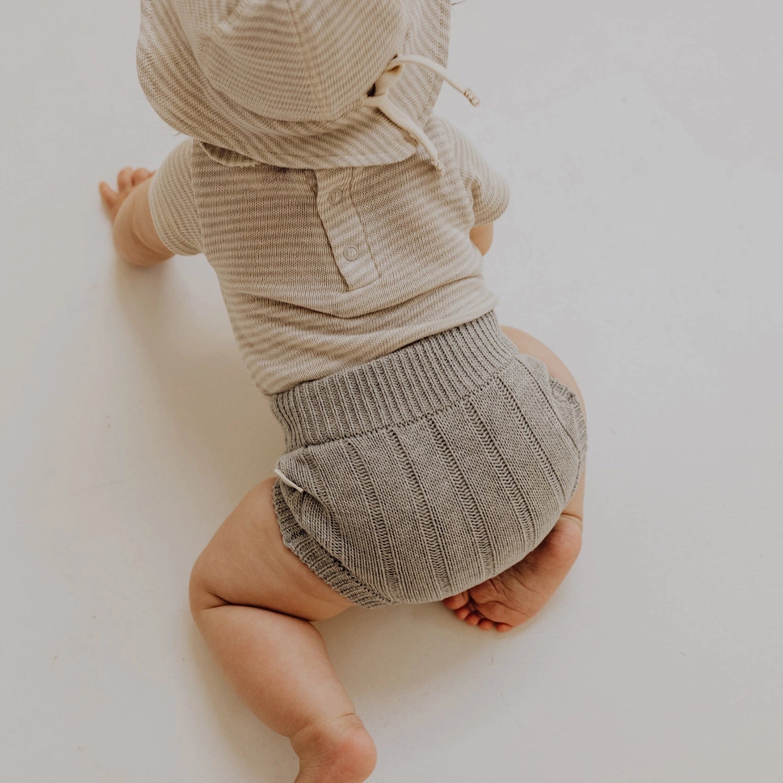 Finch & Fable baby zonnehoed stone stripe