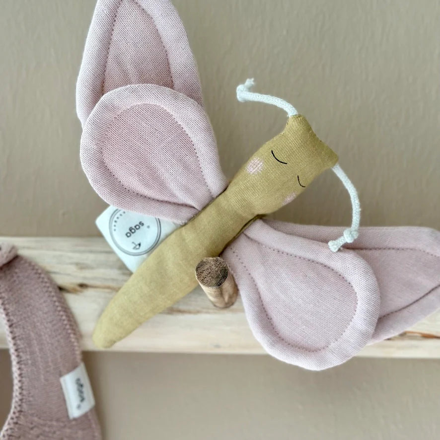 Saga Copenhagen sensorische knuffel vlinder misty rose